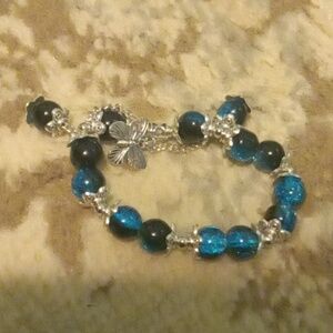 Beautiful Stretchy Silver & Blue Beaded 🦋 Bracelet